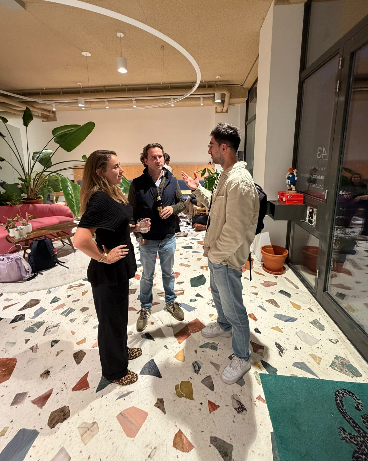 Marketeers in gesprek na afloop van het event