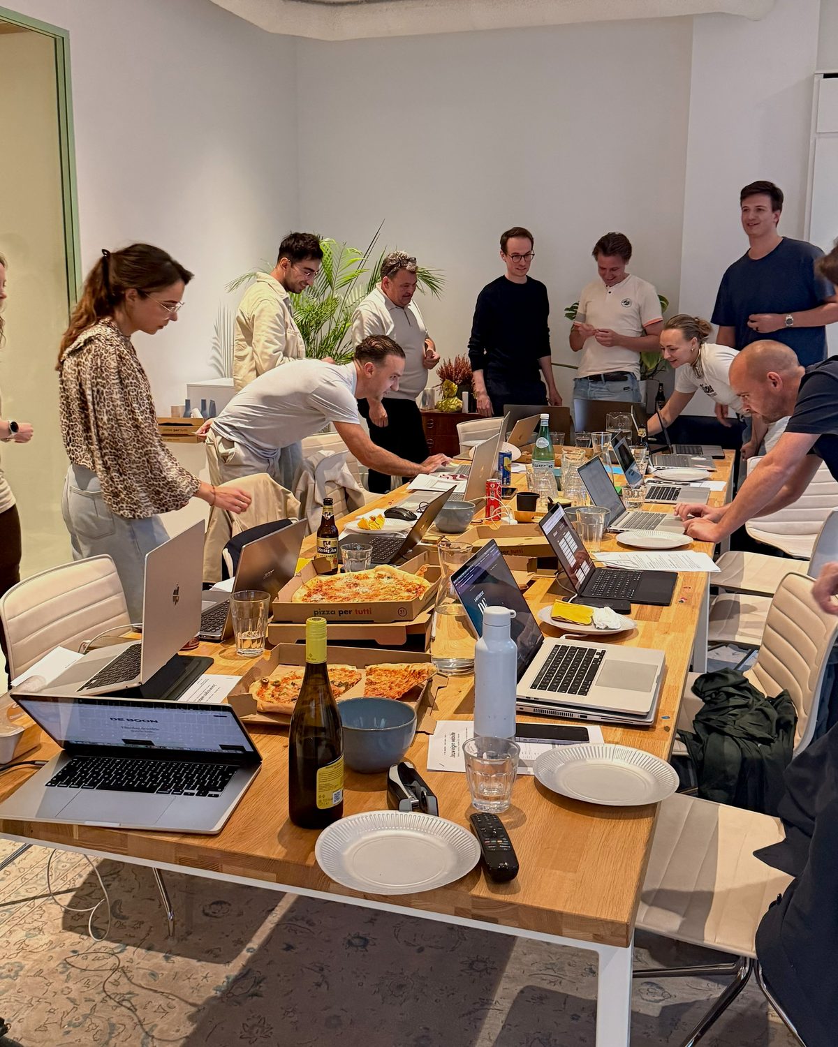 Deelnemers kijken mee op elkaars scherm tijdens de workshop